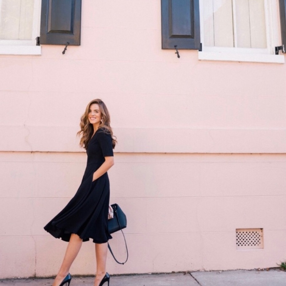 Gal Meets Glam Edith City Crepe Dress